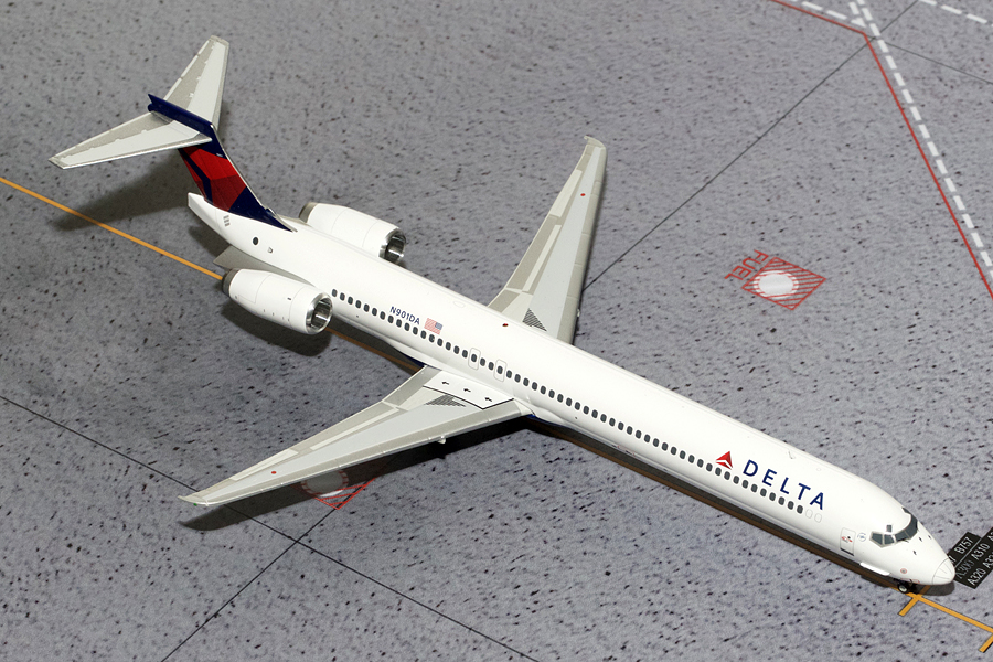 Delta MD90 "N901DA" NEW MOULD (1200) by GeminiJets 200 Diecast