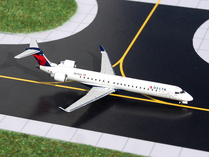 Delta Connection CRJ900 (1400) by GeminiJets 400 Diecast Airliners