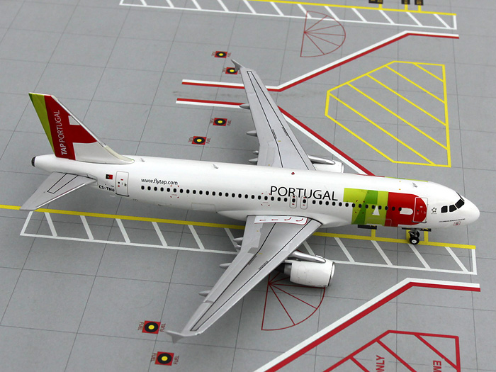 Tap Air Portugal A320200 (1200) by GeminiJets 200 Diecast Airliners