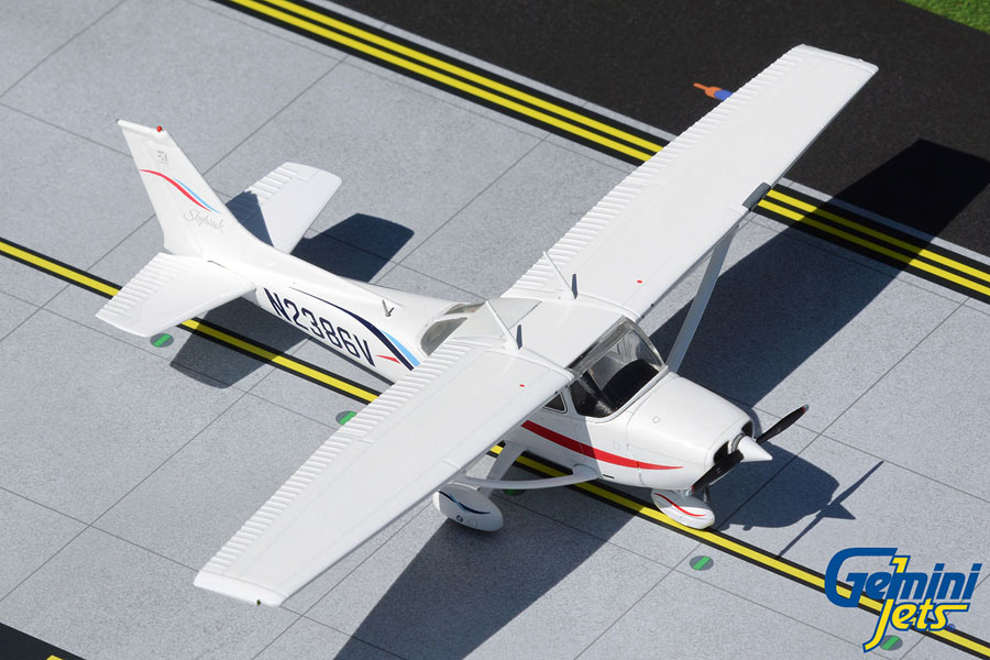 Cessna 172R Skyhawk N2386V (1:72)