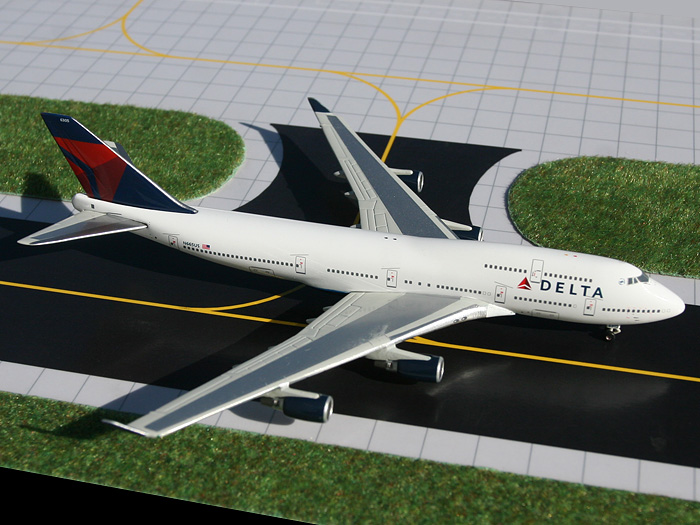 delta airplane toy