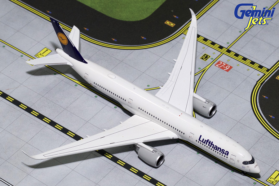 Airplane Model High Resolution Photo