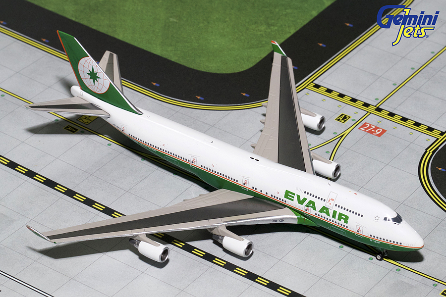 1/157  EVA AIR Airliners Boeing 747 Aircraft B747-400 Airplane W Light & Sound 