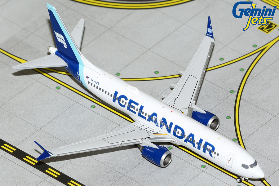 Icelandair B737 MAX 8 TF-ICE new blue livery (1:400)