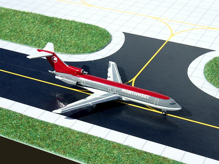 GeminiJets Delta Air Lines MD-90 N904DA 1:400 Scale Diecast Model Airplane GJDAL1798